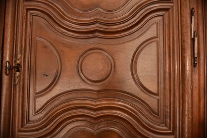 Armoire parisienne en noyer mouluré et sculpté,...