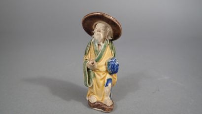 Ensemble de quatre statuettes en grès de...