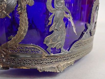 Jardinière de style néoclassique en verre...