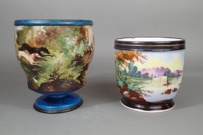 Ensemble de deux cache-pots en porcelaine...