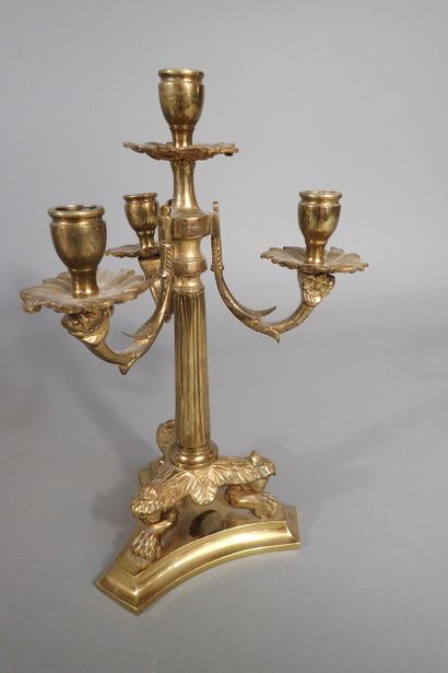Bougeoir en bronze doré à 4 bras de lumière,...