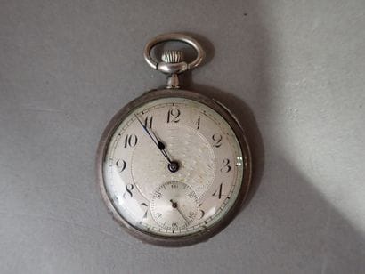 Montre de gousset en argent, le cadran circulaire...