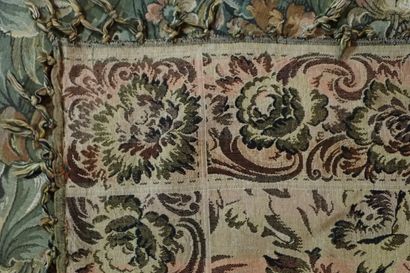 Dessus de table oriental à décor floral dans...
