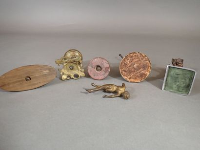 Lot de petits sujets en bronze et régule....