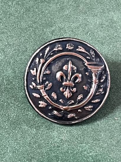 IDF. Bouton de tenue de la vénerie Royale...