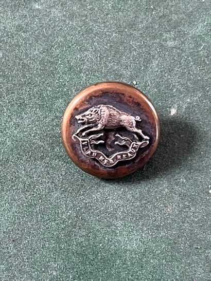 FC. Bouton de gilet du vautrait du Taillis...