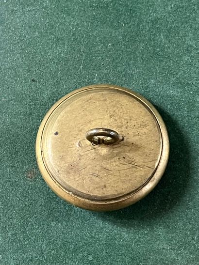 NOR. Bouton de tenue de l’équipage Degoy...