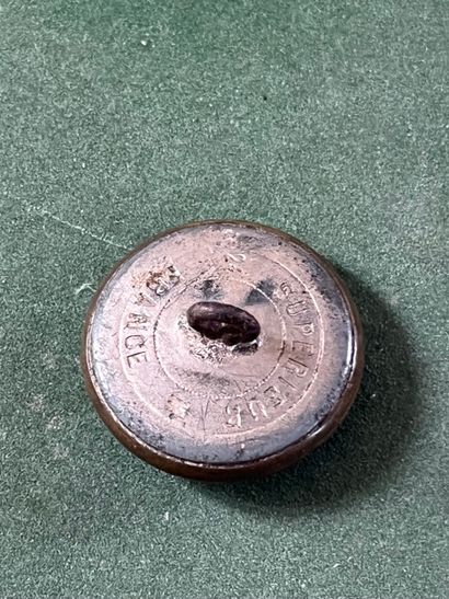 POI. Bouton de tenue de l’équipage de La...