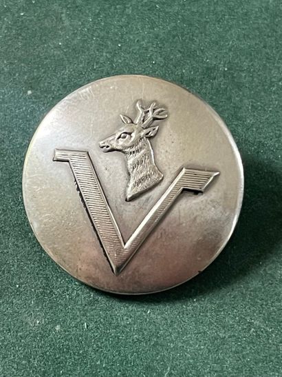 POI. Bouton de tenue de l’équipage de Touffou...