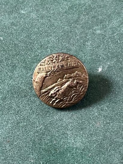 SO. Bouton de gilet du rallye Guiraud (1884-1901)...