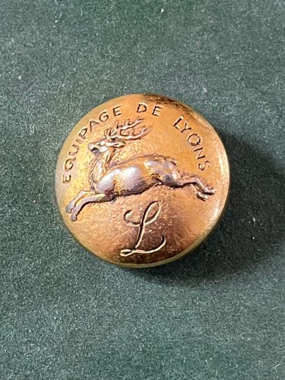 NOR. Bouton de tenue de l’équipage de Lyons...