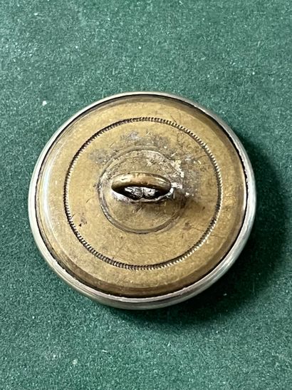 POI. Bouton de tenue de l’équipage de Touffou...