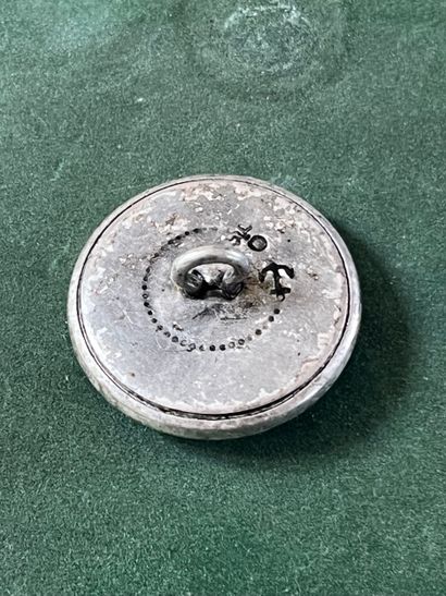 BER. Bouton de tenue du vautrait de Chateauneuf...