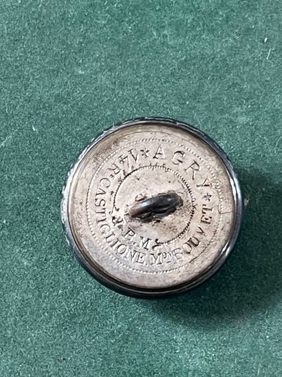 IDF. Bouton de tenue de l’équipage Chezelles...