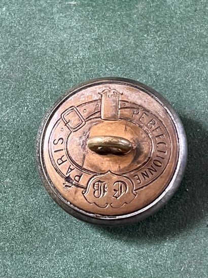 POI. Bouton de tenue de l’équipage Ernoul...