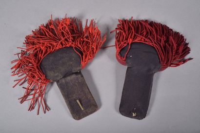 Fr- Paire d’épaulettes rouge à franges avec...