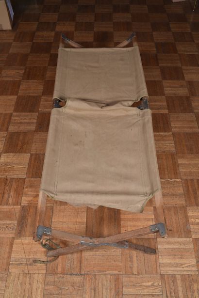 Lit de camp US dit picot. Toile us avec traces...