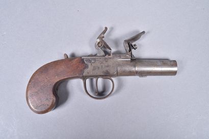 Petit pistolet à coffre par Forth à York.
Système...