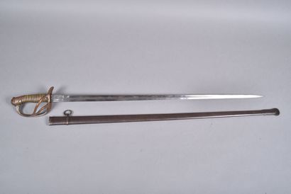 Sabre d’officier de cavalerie modèle 1882.
Monture...