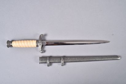 Belle reproduction d’une dague d’officier...