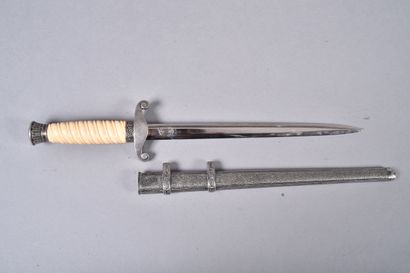 Belle reproduction d’une dague d’officier...