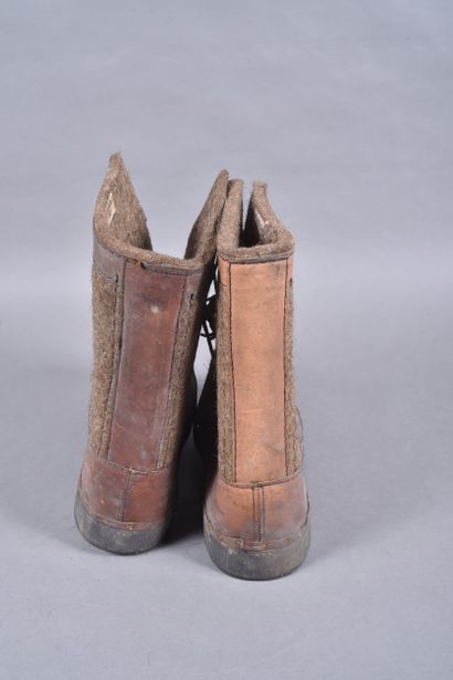 Paire de bottes grands froids en feutre et...