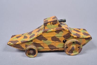 Jouet mécanique. Petit char d’assaut type...