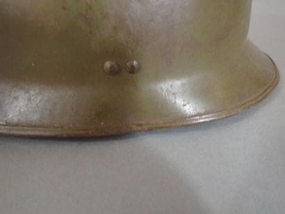 Casque Adrian mod 26, coque avec insigne...