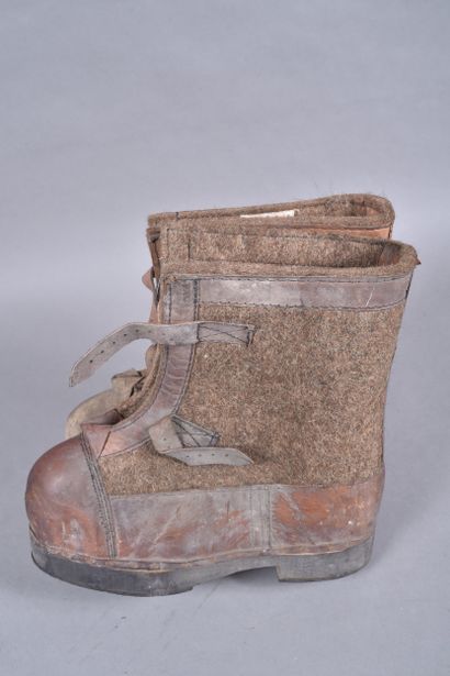 Paire de bottes grands froids en feutre et...