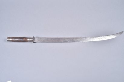 Asie du Sud Est.
Sabre courbe.
Fusée en bois...