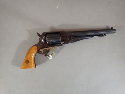 Revolver type Remington 1858.
Six coups en...