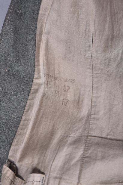 Vareuse en drap feldgrau 4 poches, pattes...