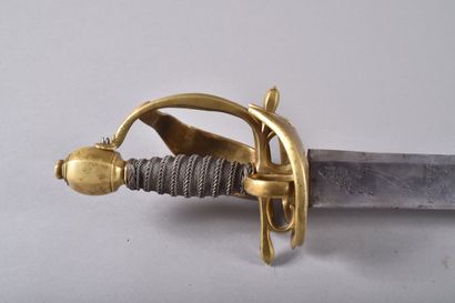 Fort sabre d’officier, XVIIe siècle. Monture...