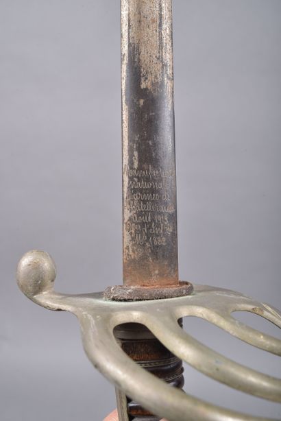 Sabre d’officier 1882.
Monture en fer et...