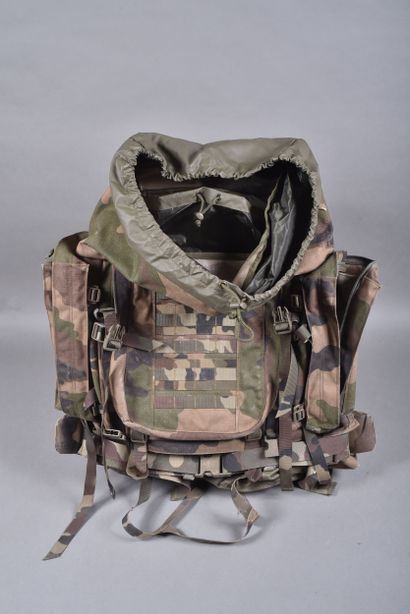 Très grand sac à dos militaire, année 2000.(dim....