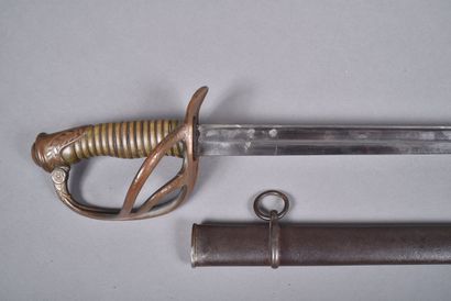 Sabre d’officier de cavalerie modèle 1882.
Monture...