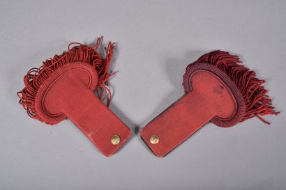 Fr- Paire d’épaulettes rouge à franges avec...