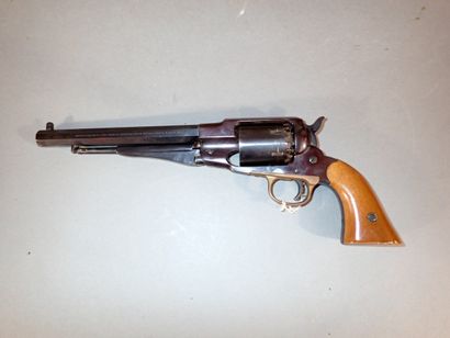 Revolver type Remington 1858.
Six coups en...