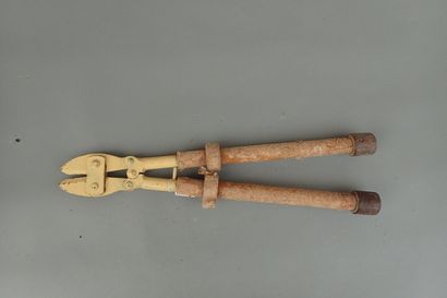 Cisaille allemande avec manche en carton...