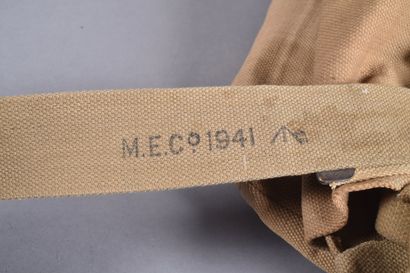 GB- Deux sacs large et small pack daté 1944...