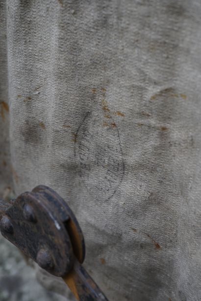 Fr - Brancard en bois et toile (taches) et...