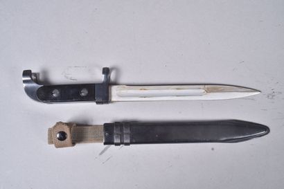 RDA- Baïonnette pour AK47. Poignée en matière...