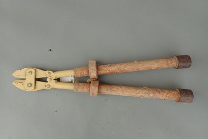 Cisaille allemande avec manche en carton...