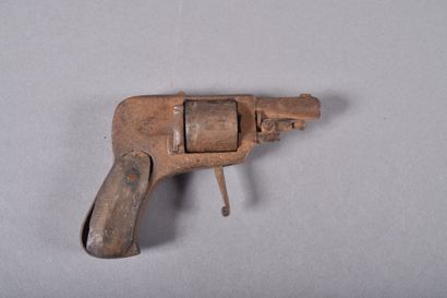 Revolver hammerless dit Bossu. Calibre 8...
