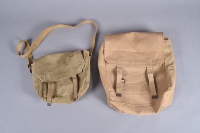 GB- Deux sacs large et small pack daté 1944...