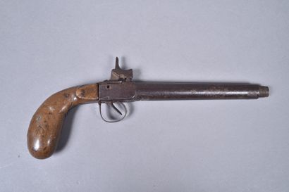 Long pistolet à coffre.
Système à percussion.
Long...