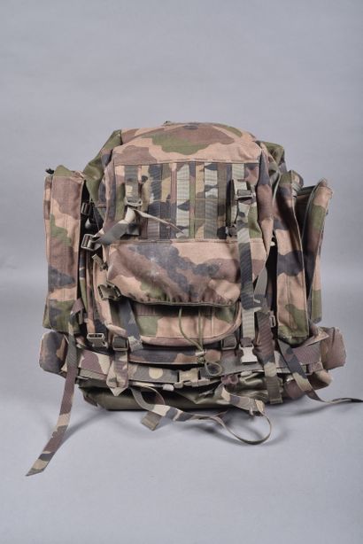 Très grand sac à dos militaire, année 2000.(dim....