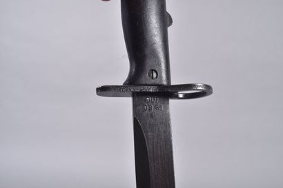 Fr- Baïonnette FAMAS. Poignée à plaquettes...