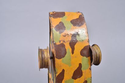 Jouet mécanique. Petit char d’assaut type...