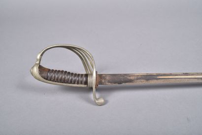 Sabre d’officier 1882.
Monture en fer et...